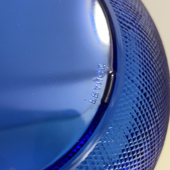 Arcoroc France 🦋 Vintage Blue Glass Art Textured Salad Bowl Centerpiece - Picture 13 of 16